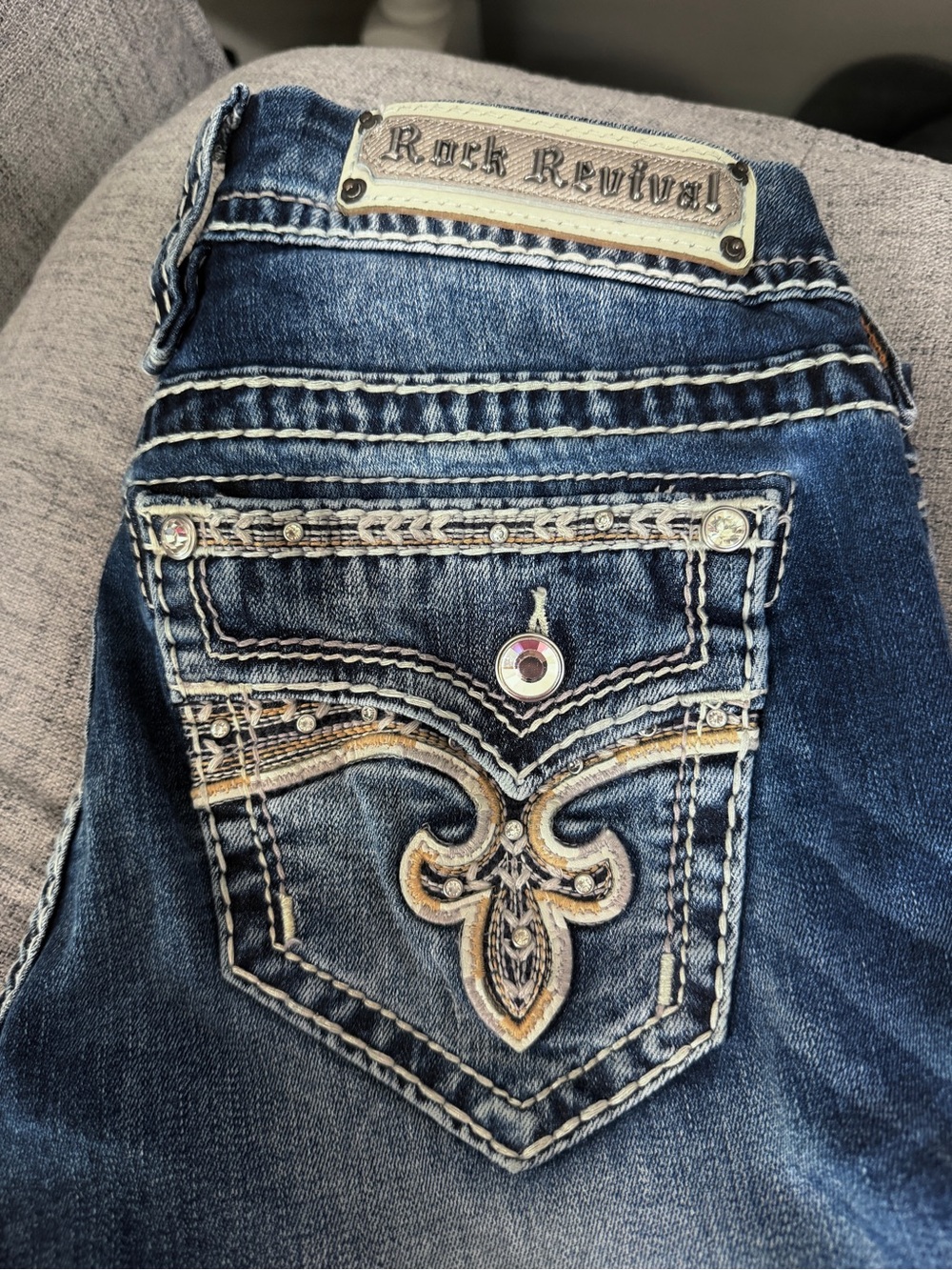 Women’s Rock Revival Bootcut Jeans Size 30 Yui Low Rise embellished Blue Bling